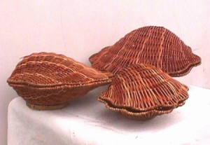 картинка 01-45/3 Кашпо плетеное из-3х Ракушка Big 49*26 H 6,45*24*5,42*21*4см( В открытом виде) см. ( Ротанг) от магазина Одежда+