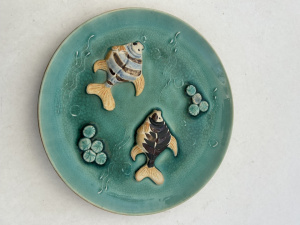 картинка Тарелка декоративная с рыбами.керамика 25см от магазина Одежда+